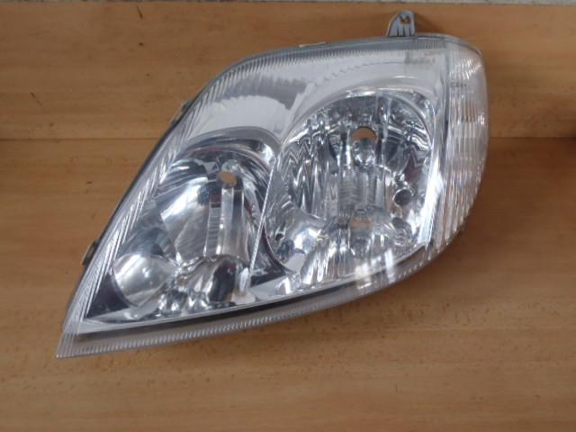 Přední světlo Corolla L. combi,sedan 2002-2007