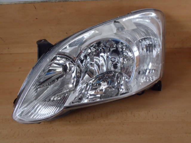 Přední světlo Corolla L. hatchback 2004-2007