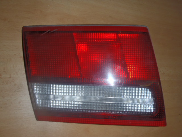 Zadní světlo Carina E L. 1994-1997 LB do dveří