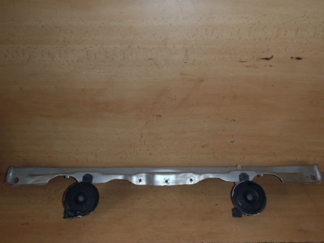 Příčka chladičové stěny  Hilux