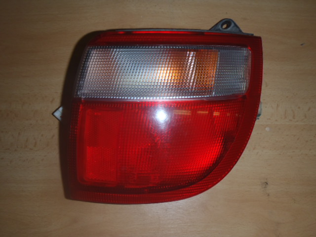 Zadní světlo Carina E P. combi