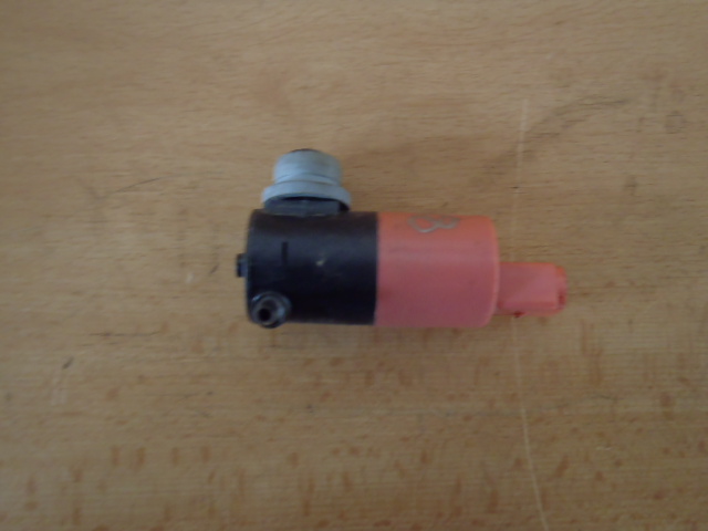 Motorek ostřikovačů