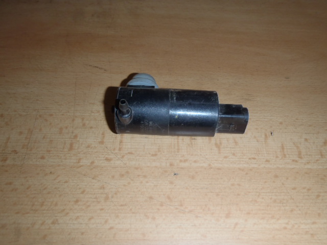 Motorek ostřikovačů