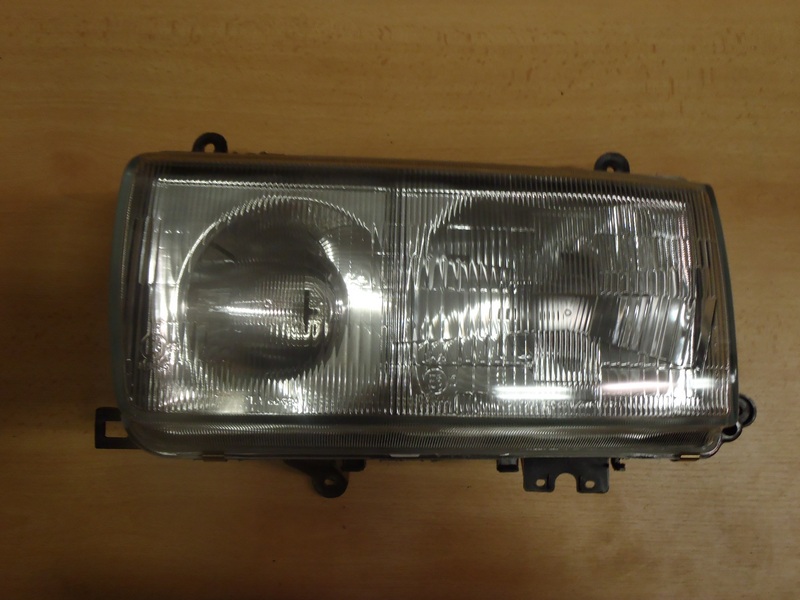 Přední světlo Land Cruiser 80 L.