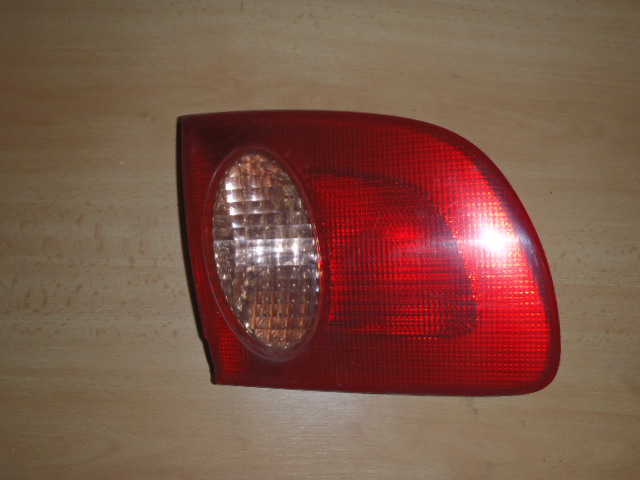 Zadní světlo Corolla L.1997-2002 sedan do dveří