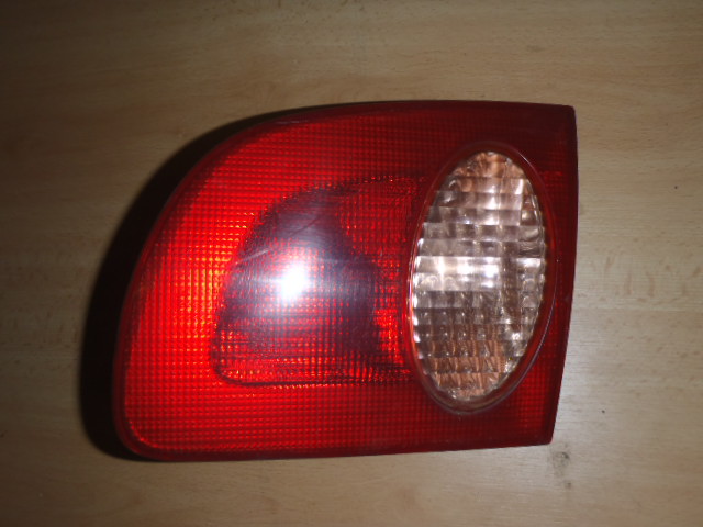 Zadní světlo Corolla P.1997-2002 sedan do dveří