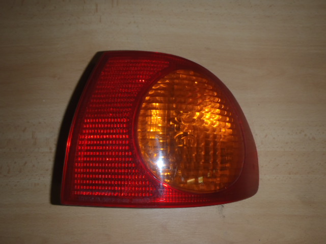 Zadní světlo Corolla P.1997-2002 sedan do blatníku