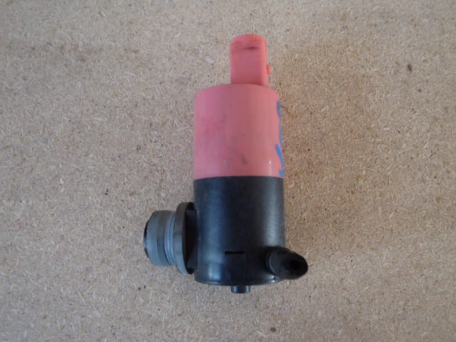 Motorek ostřikovače