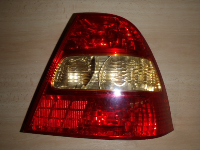 Zadní světlo Corolla P.2002-2004 sedan