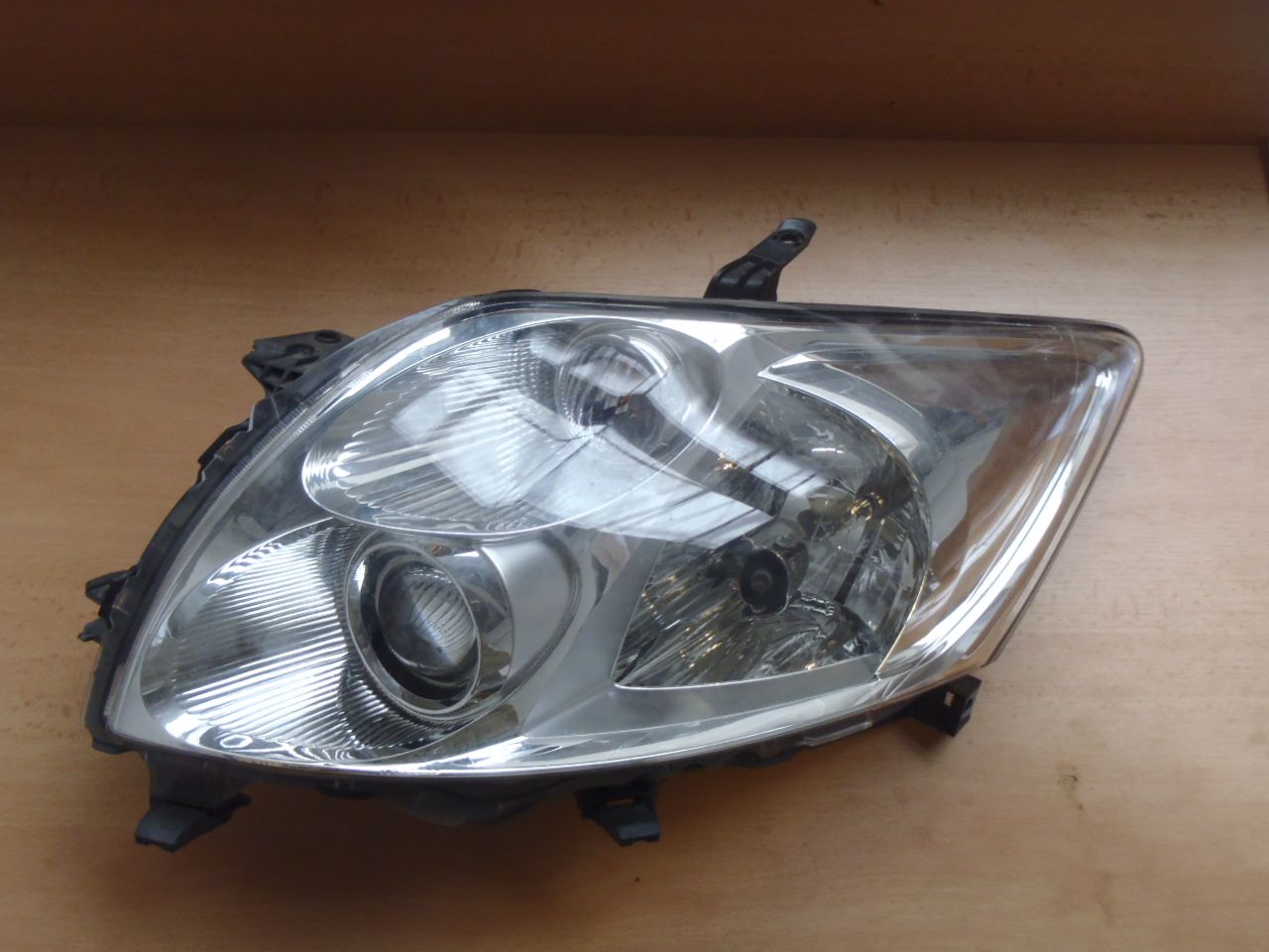 Přední světlo Auris L.2006-2010