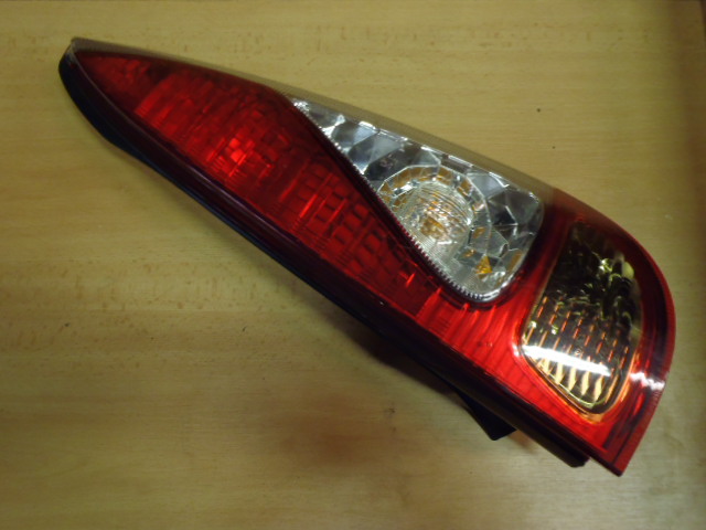 Zadní světlo Yaris Verso P. 2003->