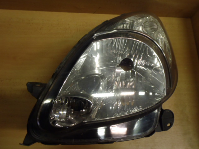 Přední světlo Yaris Verso L. 2003->