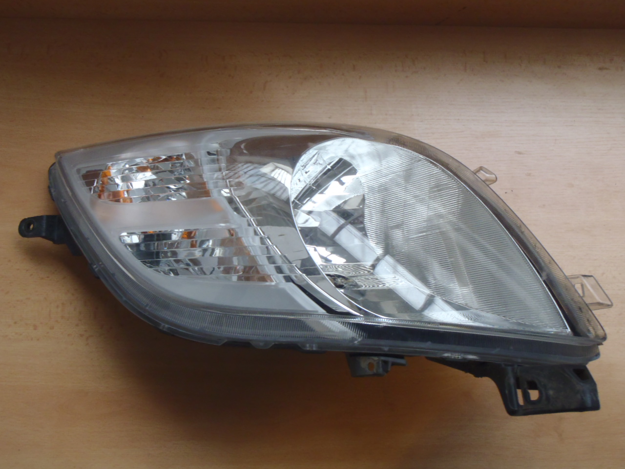 Přední světlo Yaris L.2006-2009