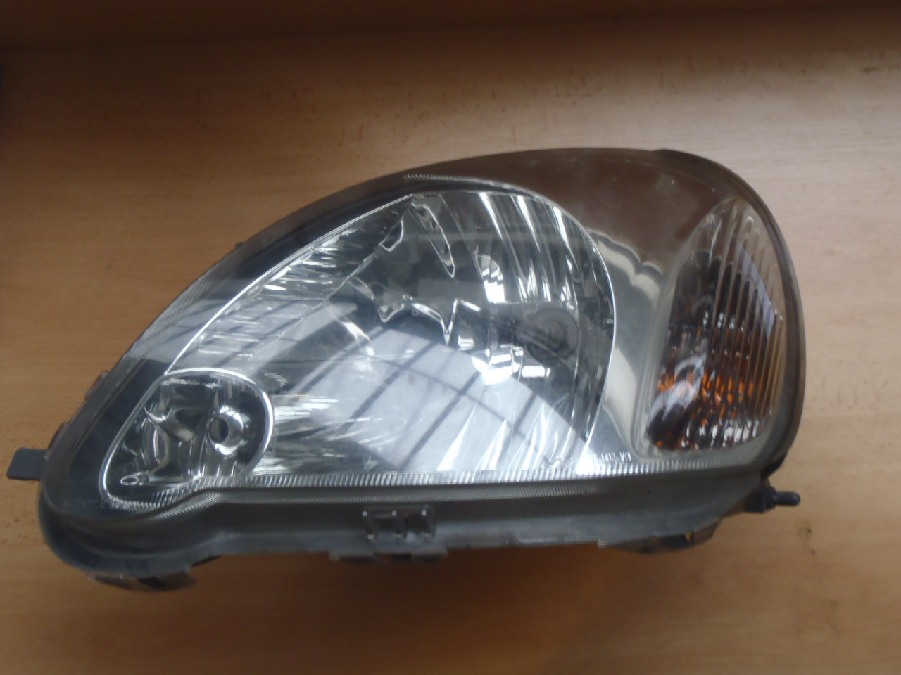 Přední světlo Yaris L.2002-2006