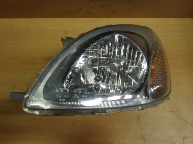 Přední světlo Yaris L. 1998-2002 Japonec