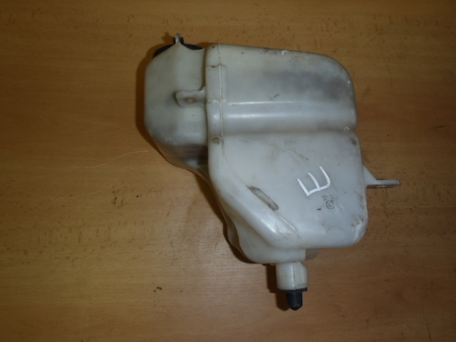 Nádobka ostřikovačů Carina E