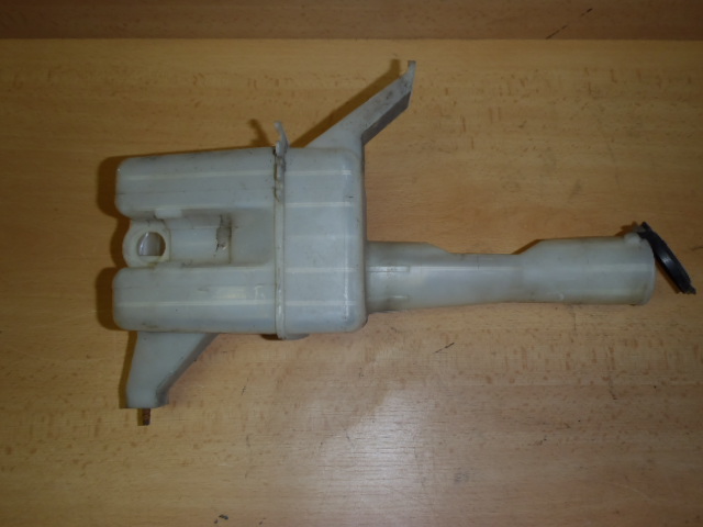Nádobka ostřikovačů Celica 1990-1993