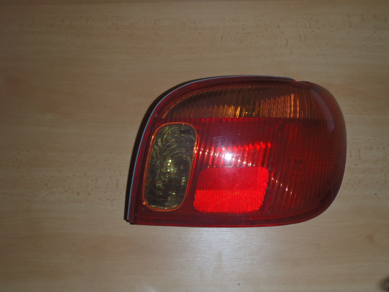 Zadní světlo Yaris P.2002-2005 Francouz facelift