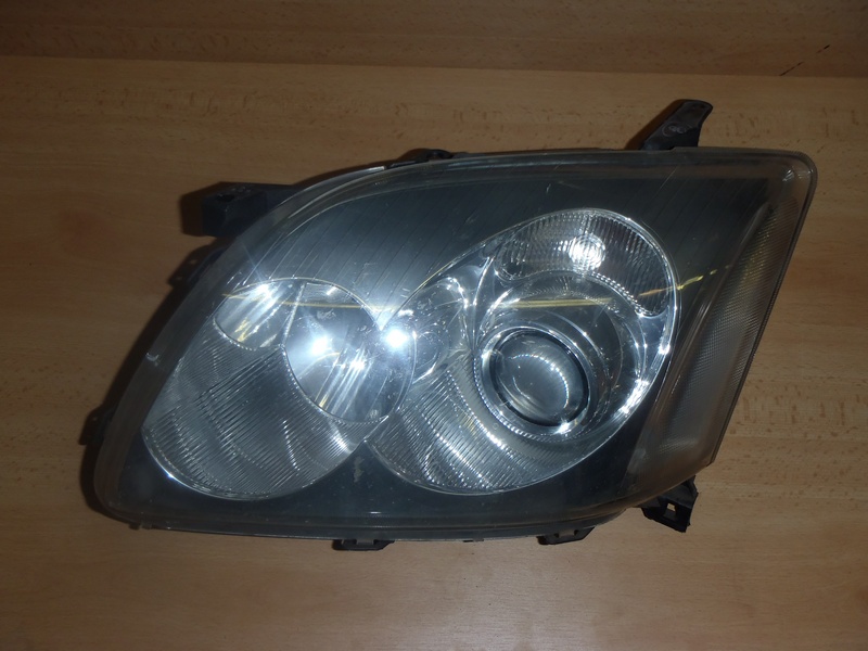 Přední světlo Avensis L.2003-2005