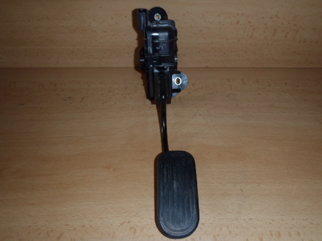 Plynový pedál Toyota Hilux 2.5,3.0 D4D 78120-0K010