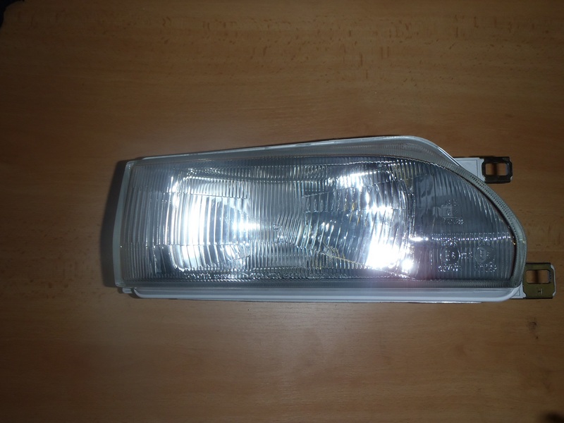Přední světlo Corolla P.1988-1992 hatchback