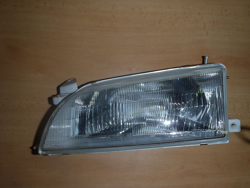Přední světlo Corolla L.1992-1997 hatchback