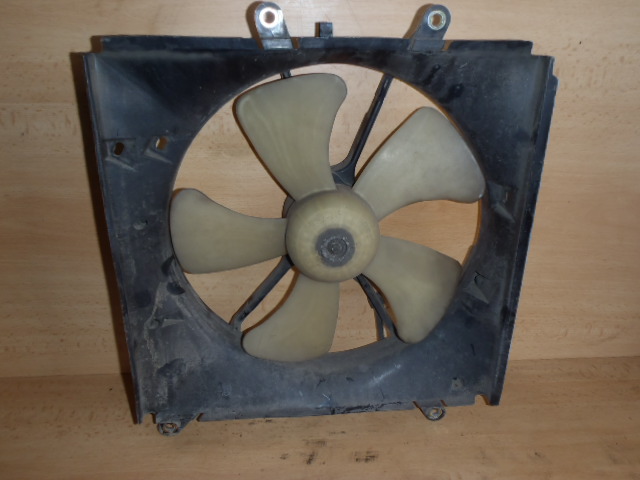 Ventilátor Toyota Corolla 1.4,1.6i
