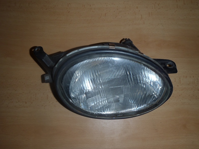 Přední světlo Corolla P. 1997-2000