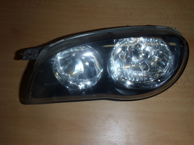 Přední světlo Corolla L. 2000-2002