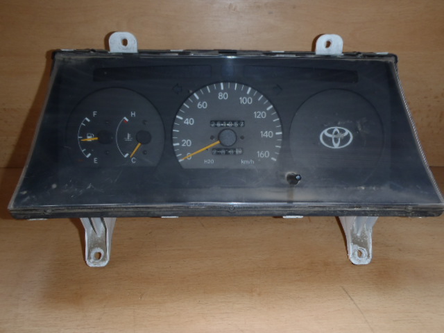 Přístrojová deska Toyota Hiace H20