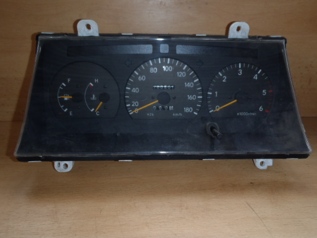 Přístrojová deska Toyota Hiace H26