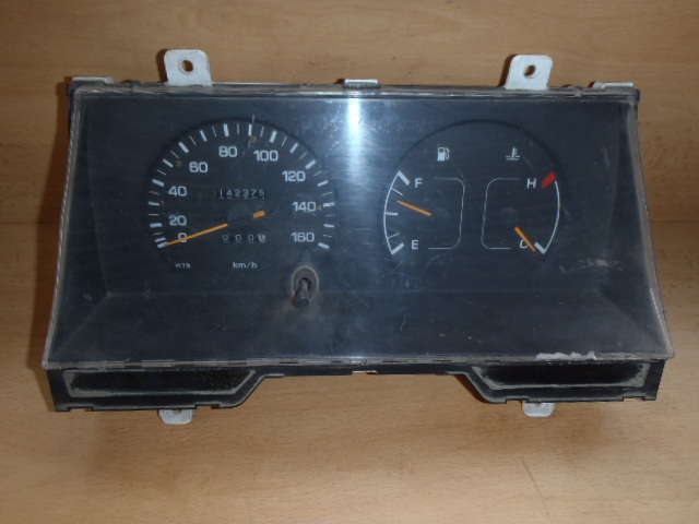 Přístrojová deska Toyota Hiace H15