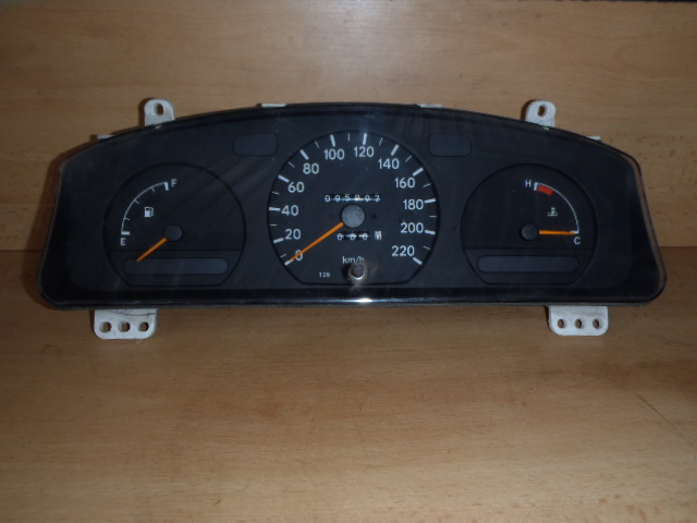 Přístrojová deska Toyota Carina E T28