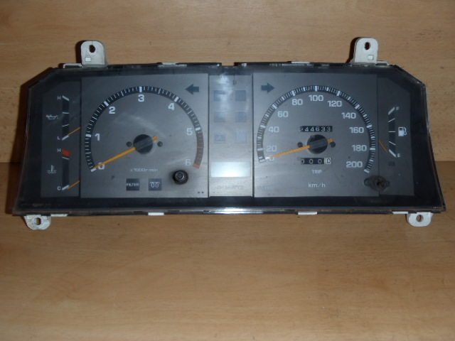 Přístrojová deska Toyota Carina II T09