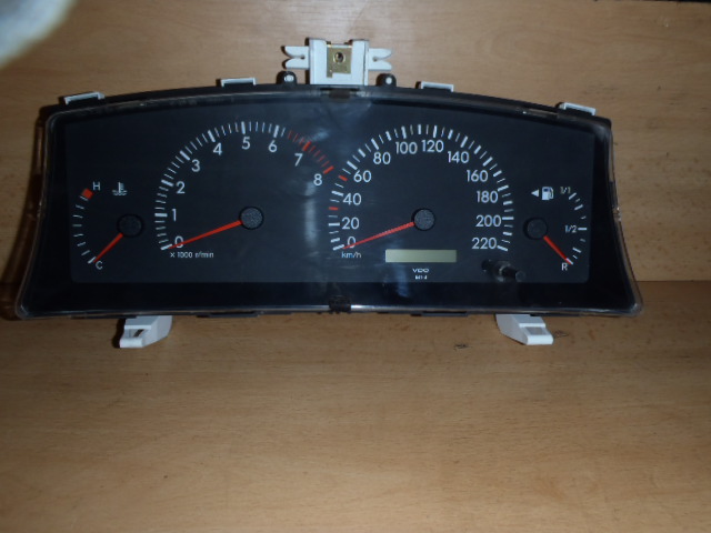 Přístrojová deska Toyota Corolla E61-d