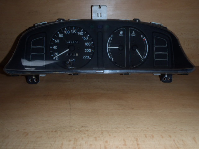 Přístrojová deska Toyota Corolla E49-z