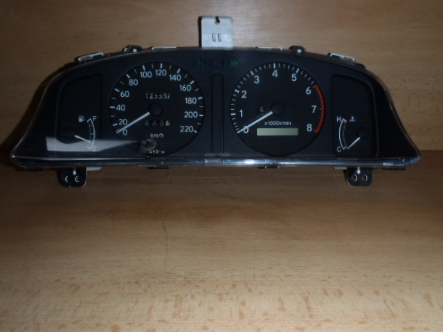 Přístrojová deska Toyota Corolla E49-a