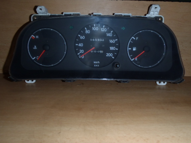 Přístrojová deska Toyota Corolla E43