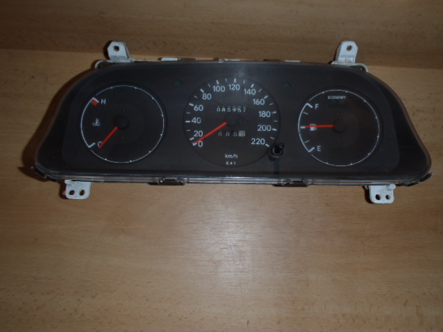 Přístrojová deska Toyota Corolla E41