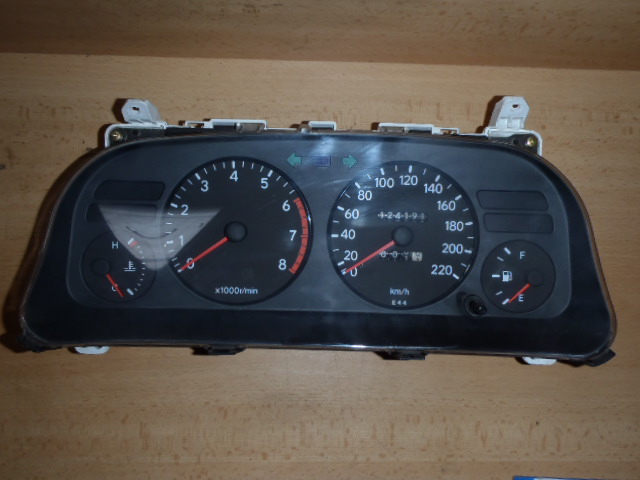 Přístrojová deska Toyota Corolla E44