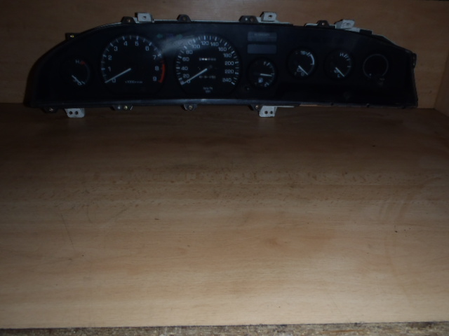 Přístrojová deska Toyota Corolla E31