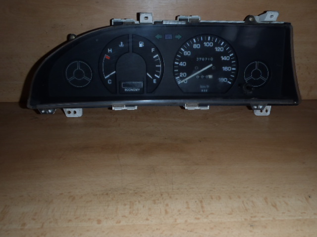 Přístrojová deska Toyota Corolla E32