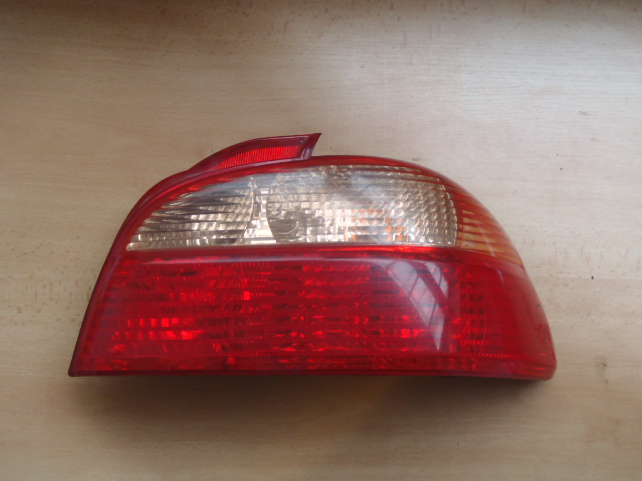 Zadní světlo Avensis P. sedan 2000-2003