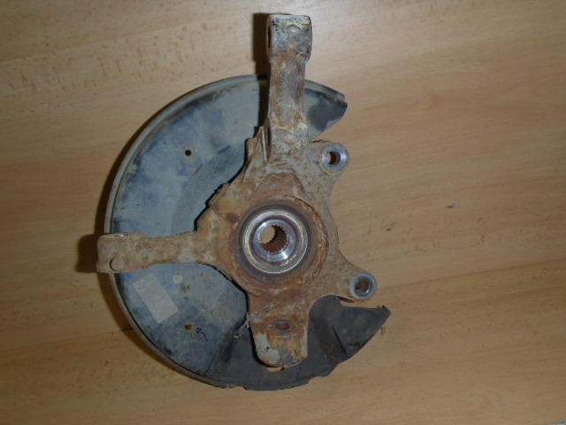 Těhlice Toyota Yaris Verso L. bez ABS