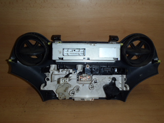 Středový panel Toyota Yaris 1998-2006