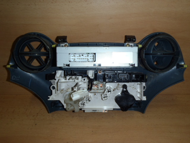 Středový panel Toyota Yaris 1998-2006