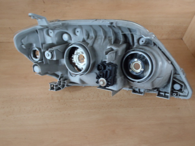 Přední světlo Corolla L. combi,sedan 2002-2007