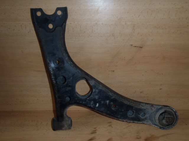 Rameno Toyota RAV4 P. 00-05