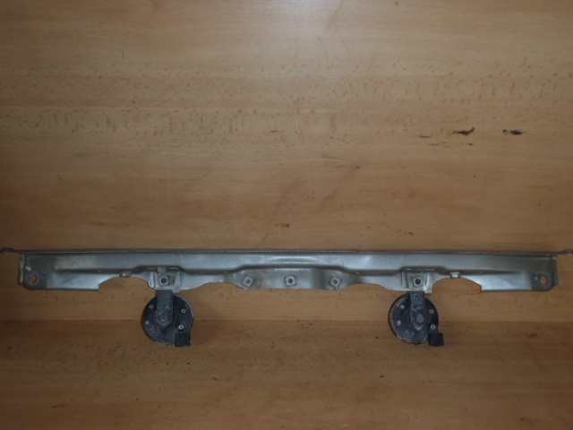 Příčka chladičové stěny  Hilux