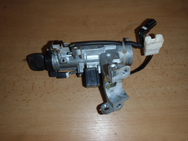 Spínačka s klíčem